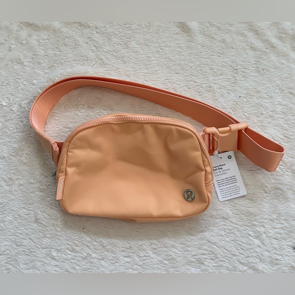 Lululemon Everywhere Belt Bag in peach Bellini NWT